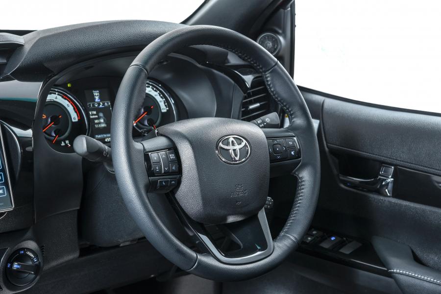 Панель приборов Toyota Hilux 4x4 Raider Double Cab 2018 года  (ZA) (фото 13 из 40)